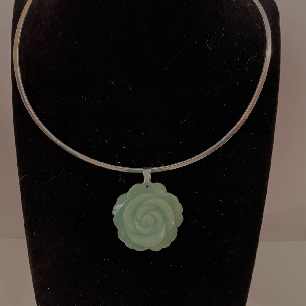 🆕🌸Jade Flower Adjustable Collar Necklace Stainless NWOT